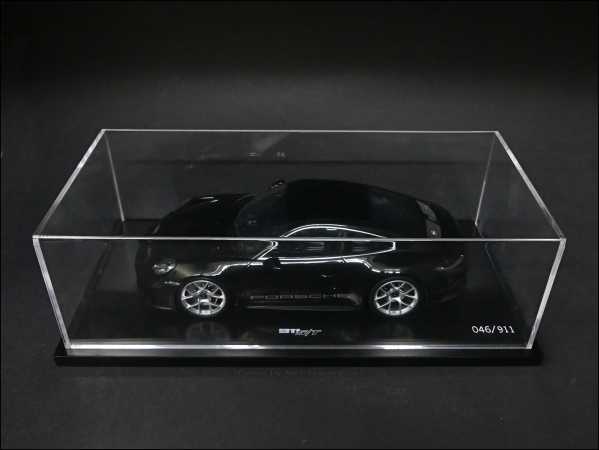 1:18 Porsche 911 992 S/T BlackEdition 911/ Spark inkl OVP Vitrine